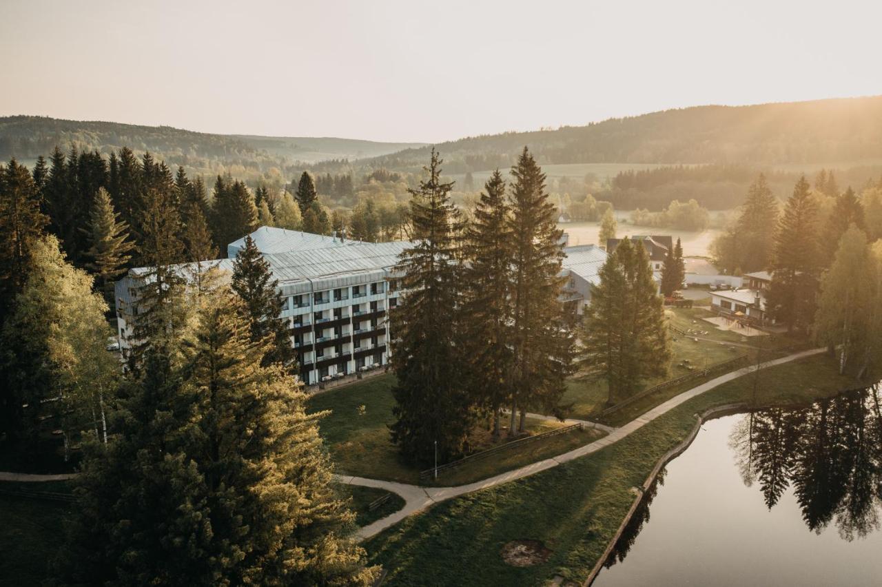 Orea Resort Devet Skal Vysocina Снежне Экстерьер фото